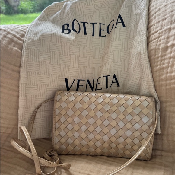 Bottega Veneta Tan Intrecciato Leather Wristlet - Picture 3 of 9